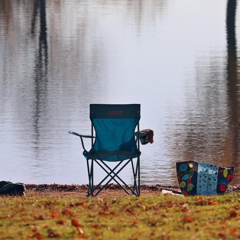 Folding camp chair