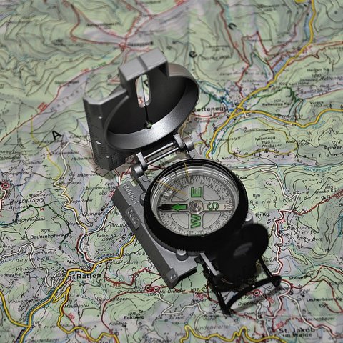 Lensatic compass